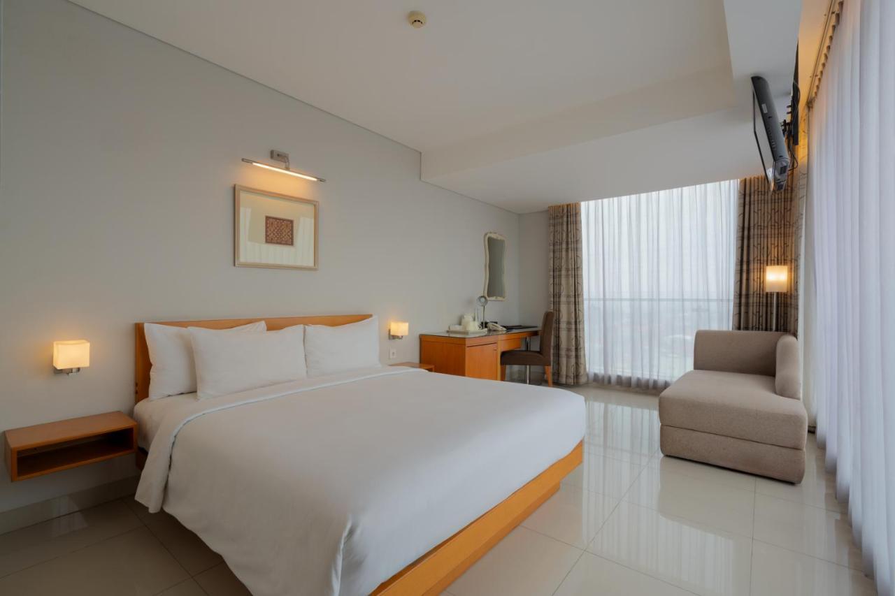 The Capital Hotel Surabaya Ngoại thất bức ảnh