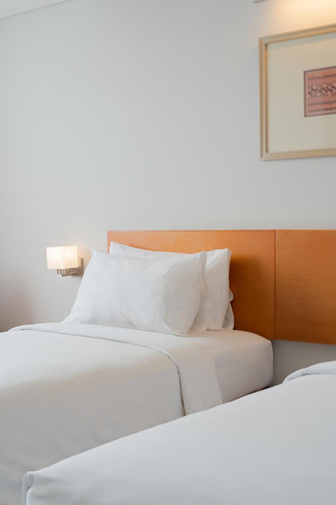 The Capital Hotel Surabaya Ngoại thất bức ảnh