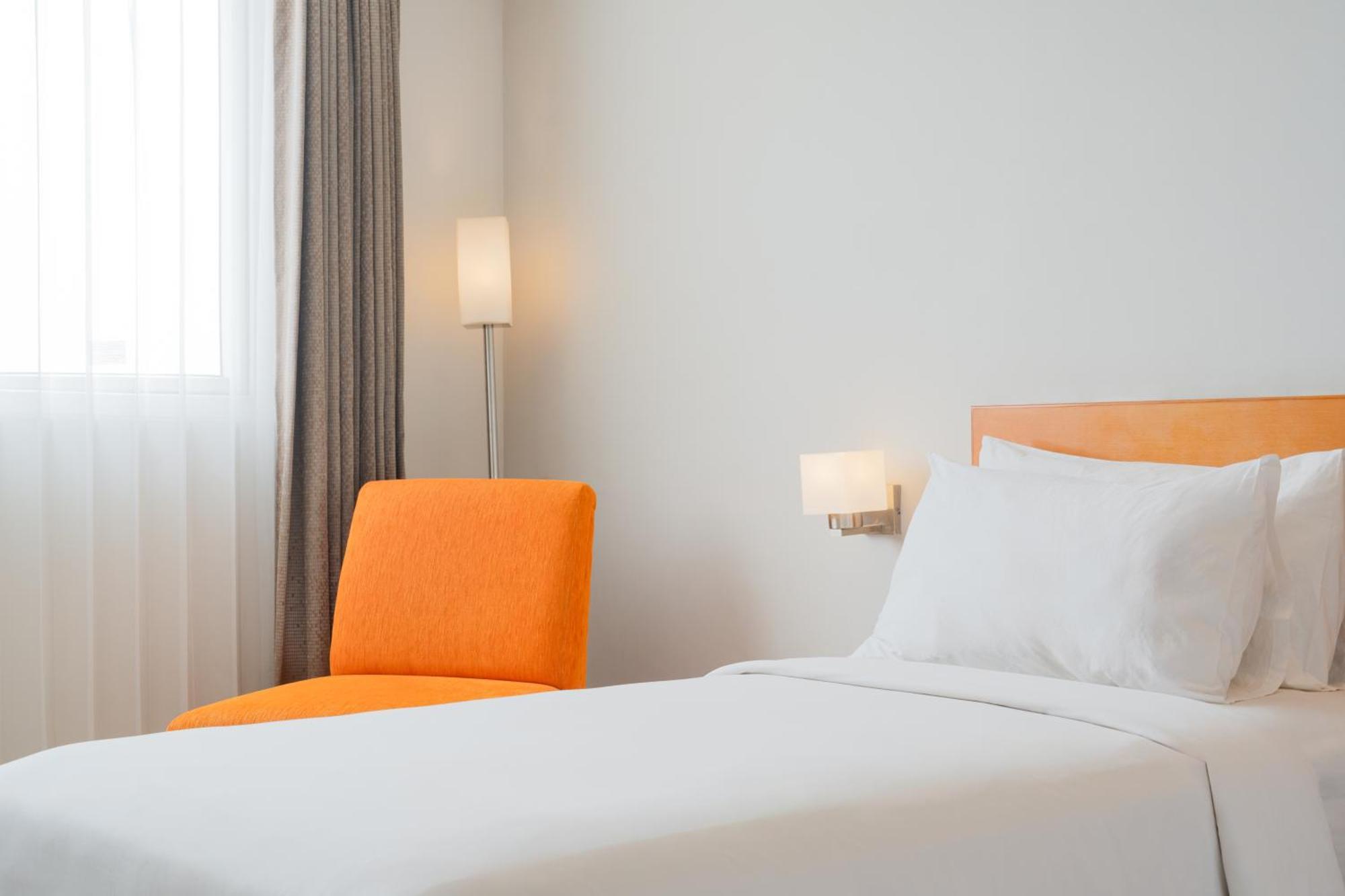 The Capital Hotel Surabaya Ngoại thất bức ảnh