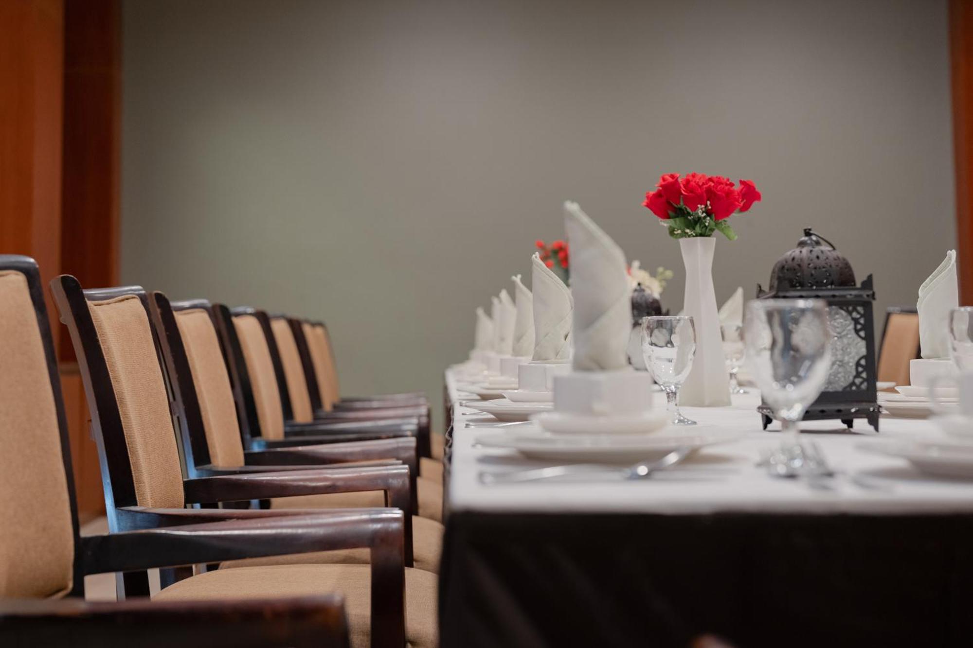 The Capital Hotel Surabaya Ngoại thất bức ảnh