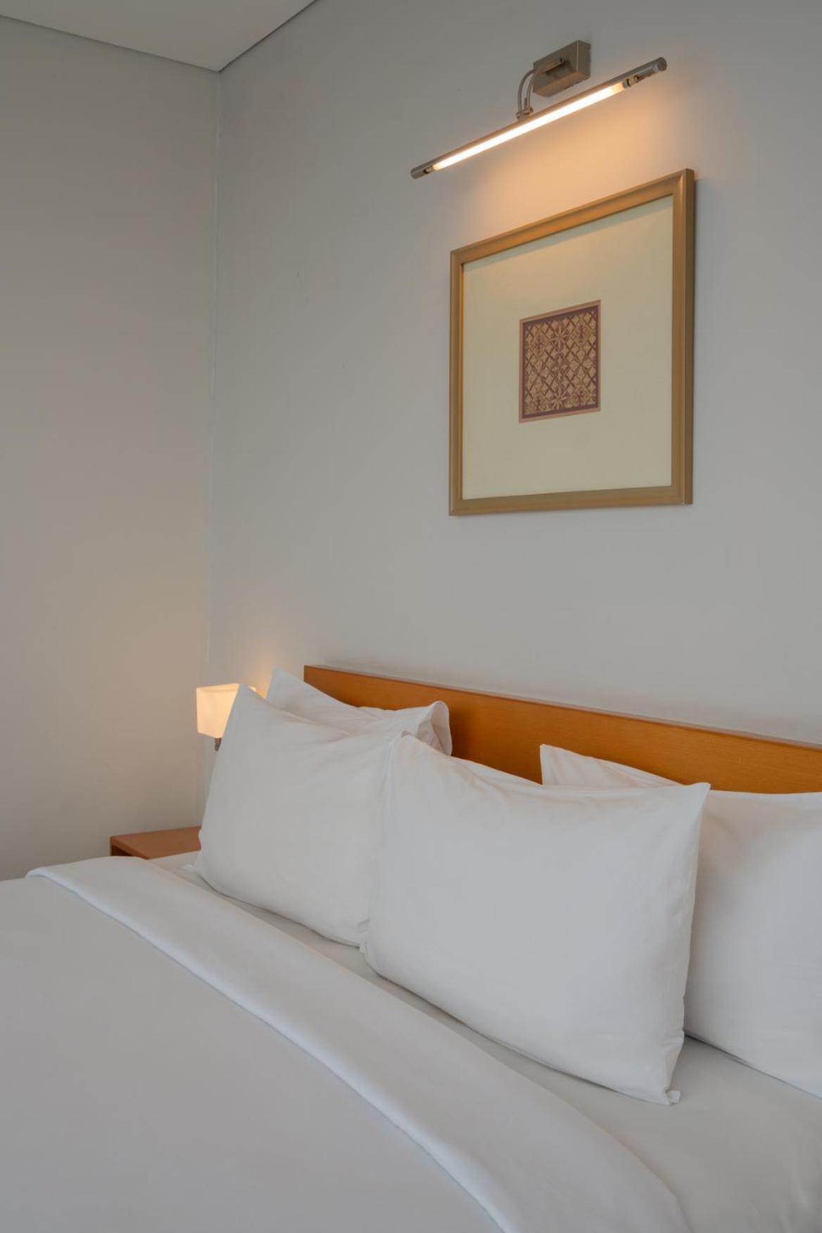 The Capital Hotel Surabaya Ngoại thất bức ảnh