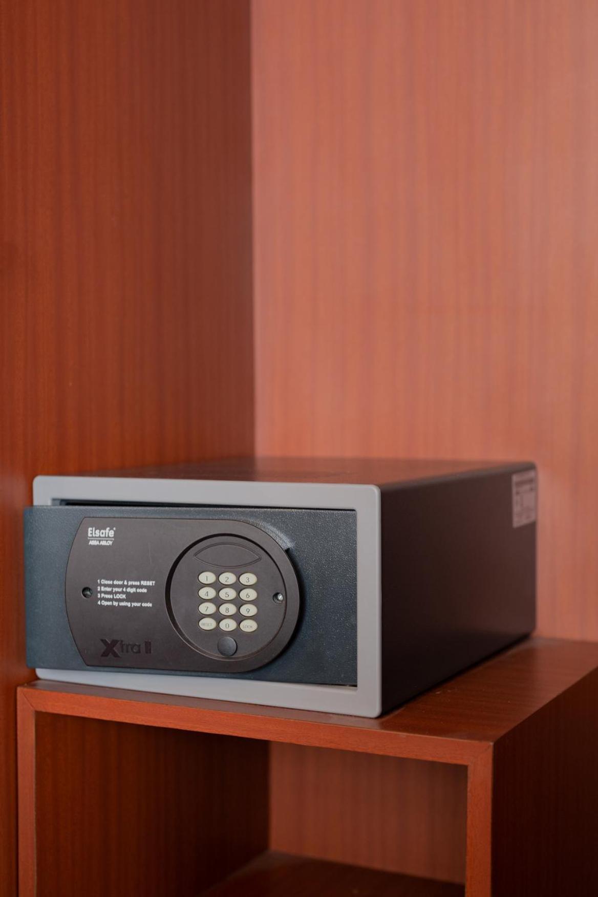 The Capital Hotel Surabaya Ngoại thất bức ảnh