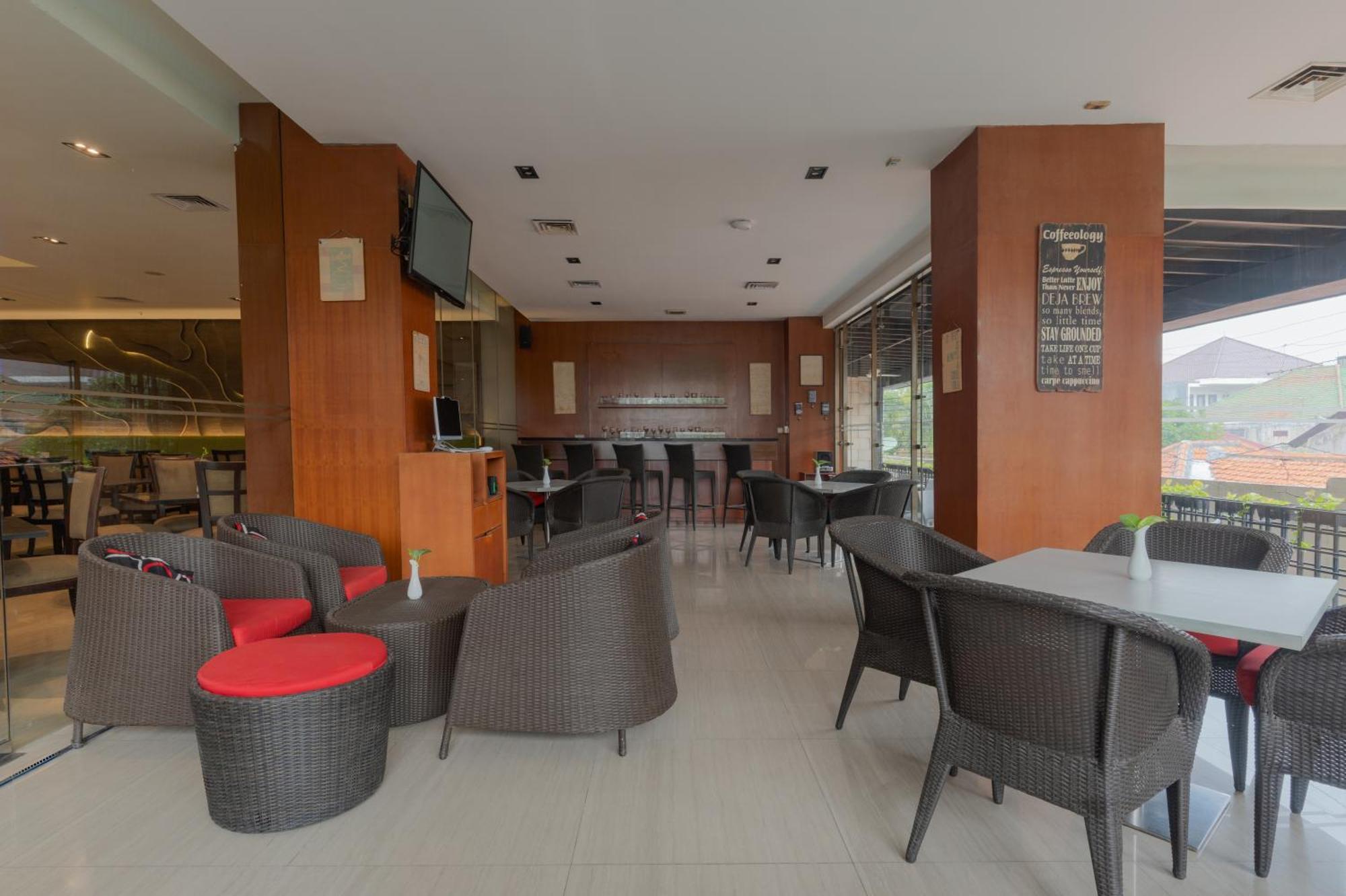The Capital Hotel Surabaya Ngoại thất bức ảnh