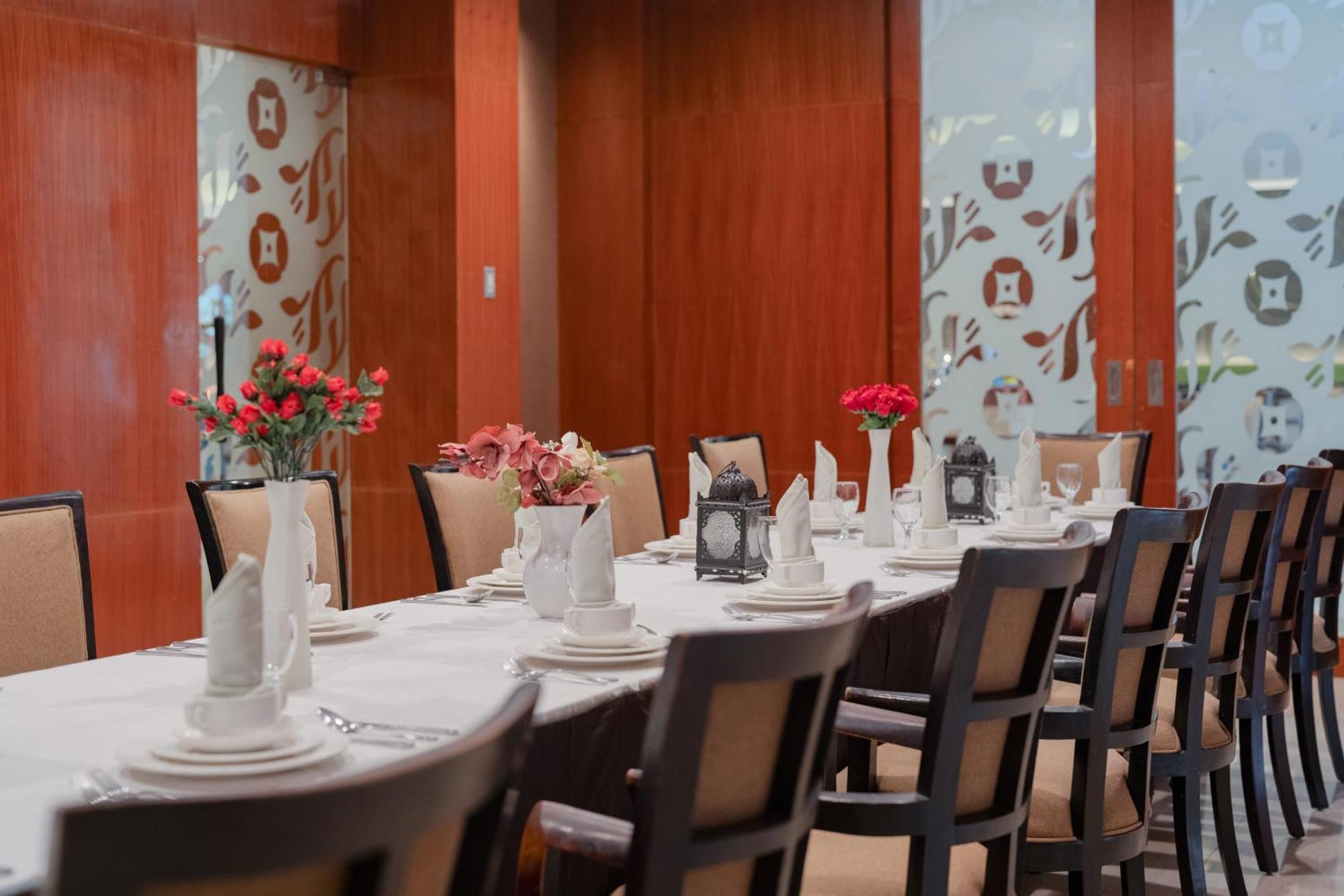 The Capital Hotel Surabaya Ngoại thất bức ảnh
