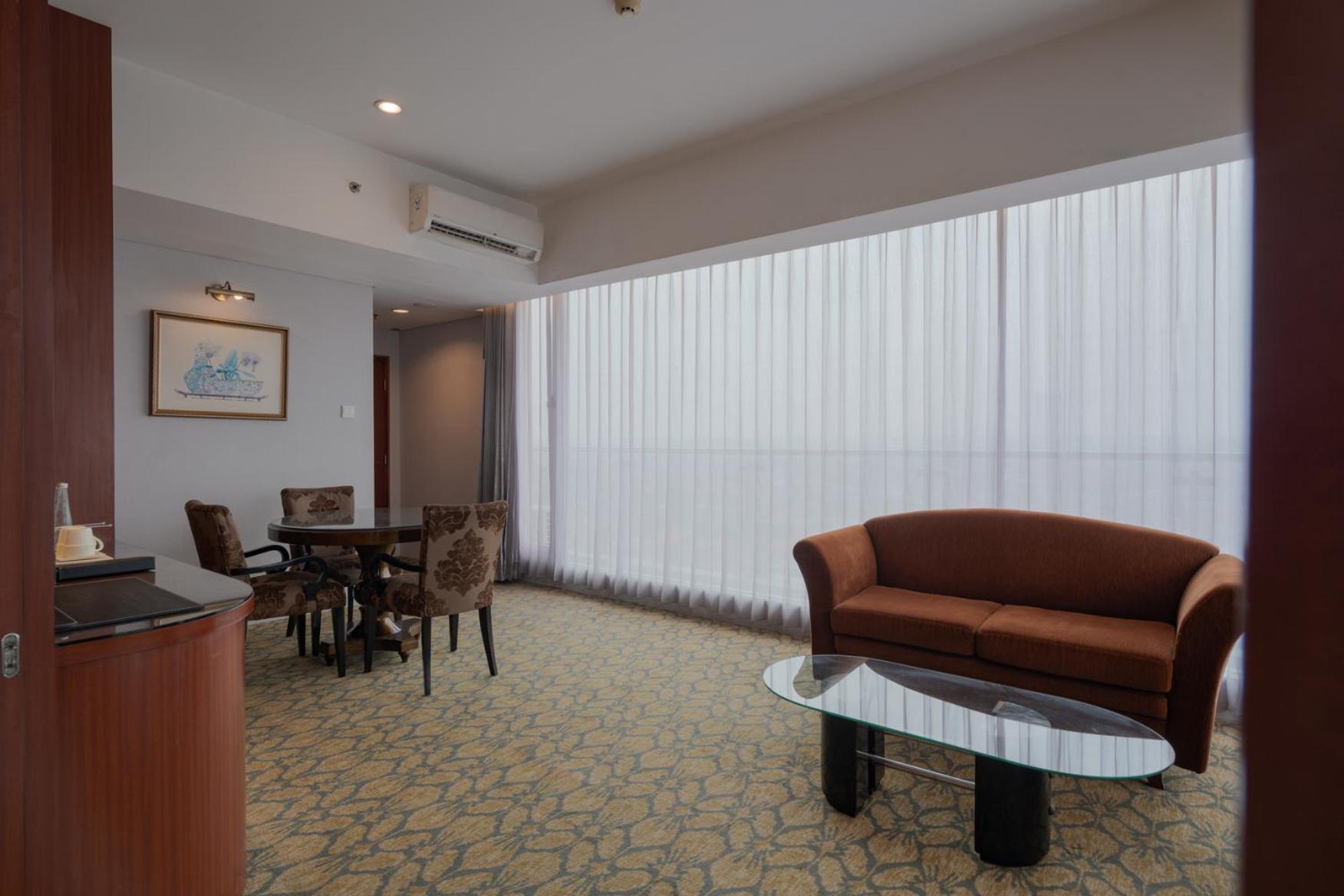 The Capital Hotel Surabaya Ngoại thất bức ảnh