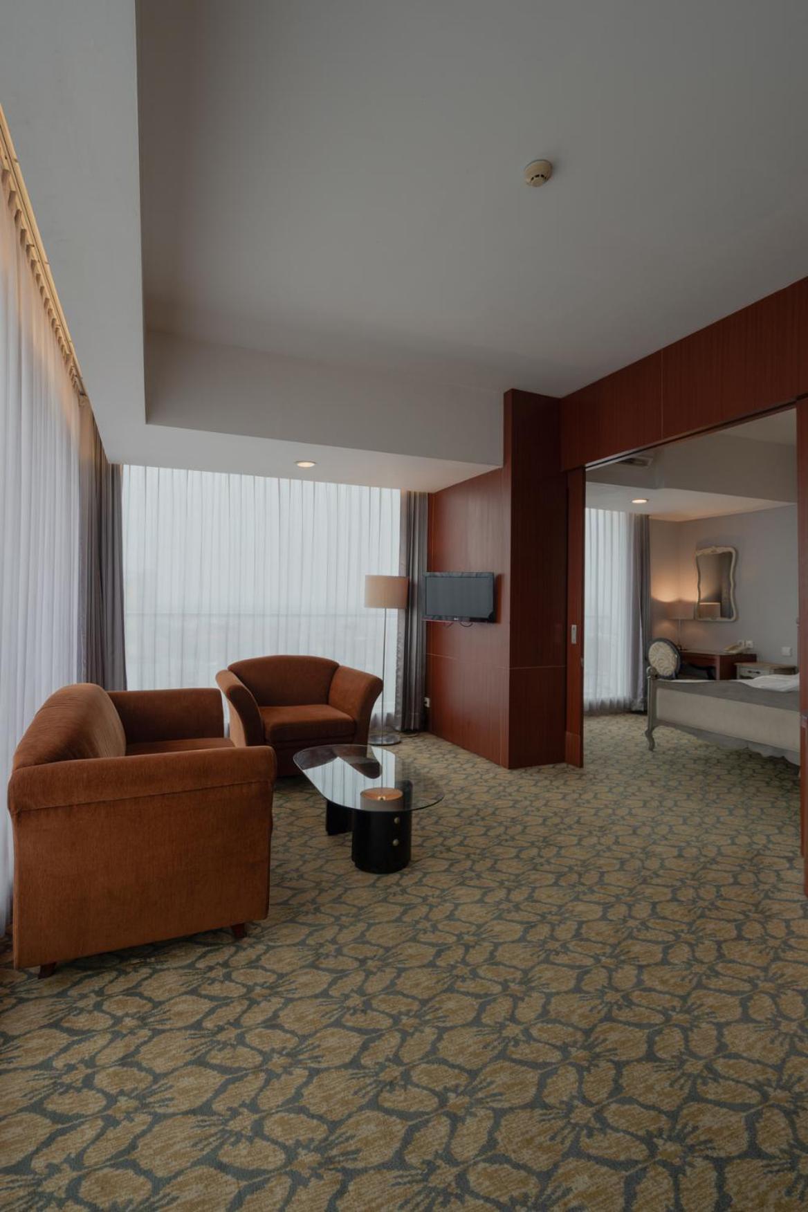 The Capital Hotel Surabaya Ngoại thất bức ảnh