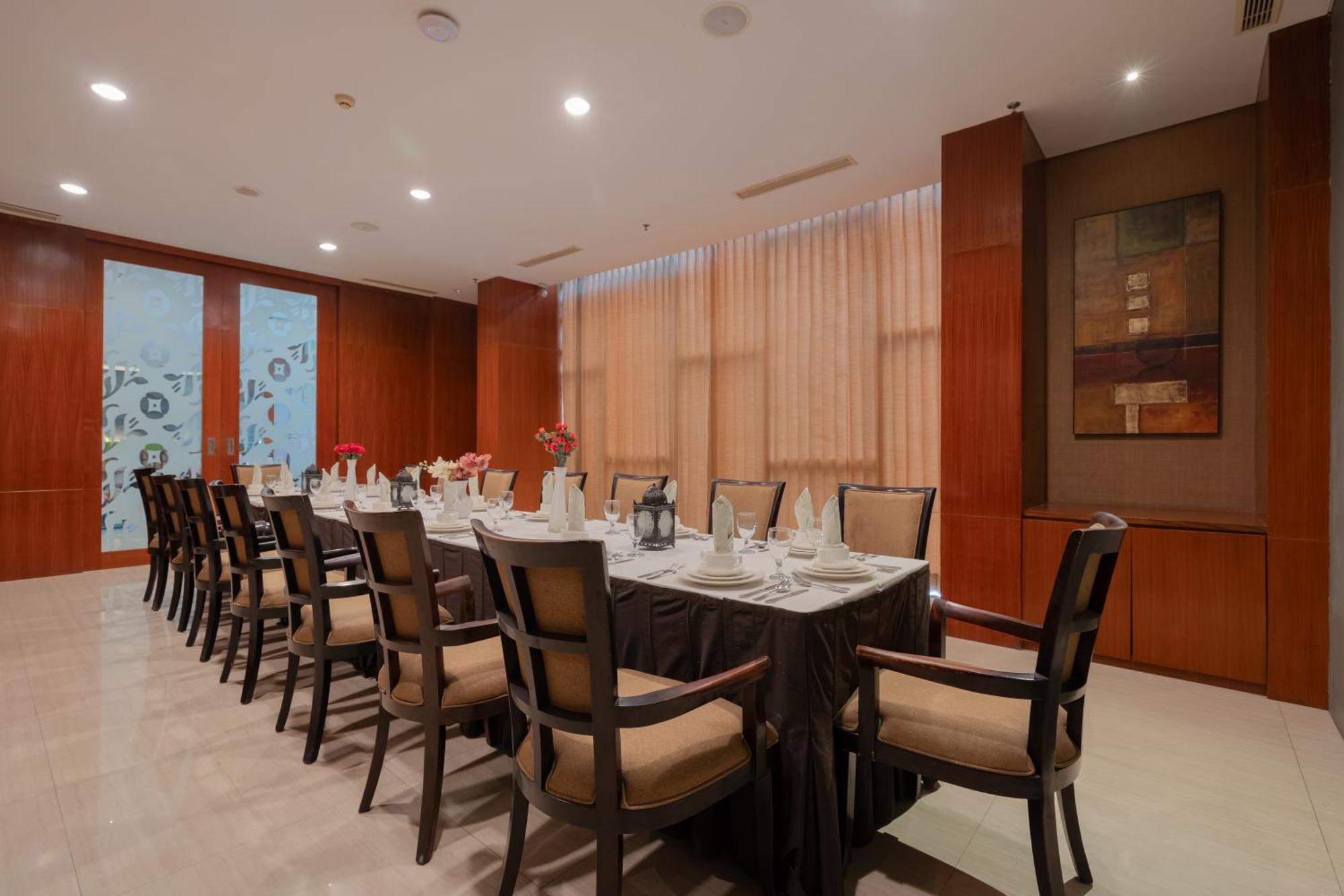 The Capital Hotel Surabaya Ngoại thất bức ảnh