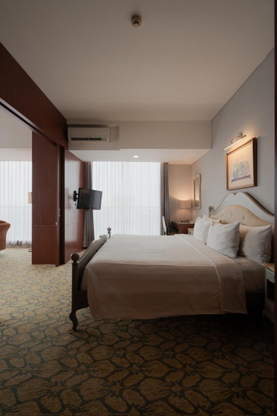 The Capital Hotel Surabaya Ngoại thất bức ảnh