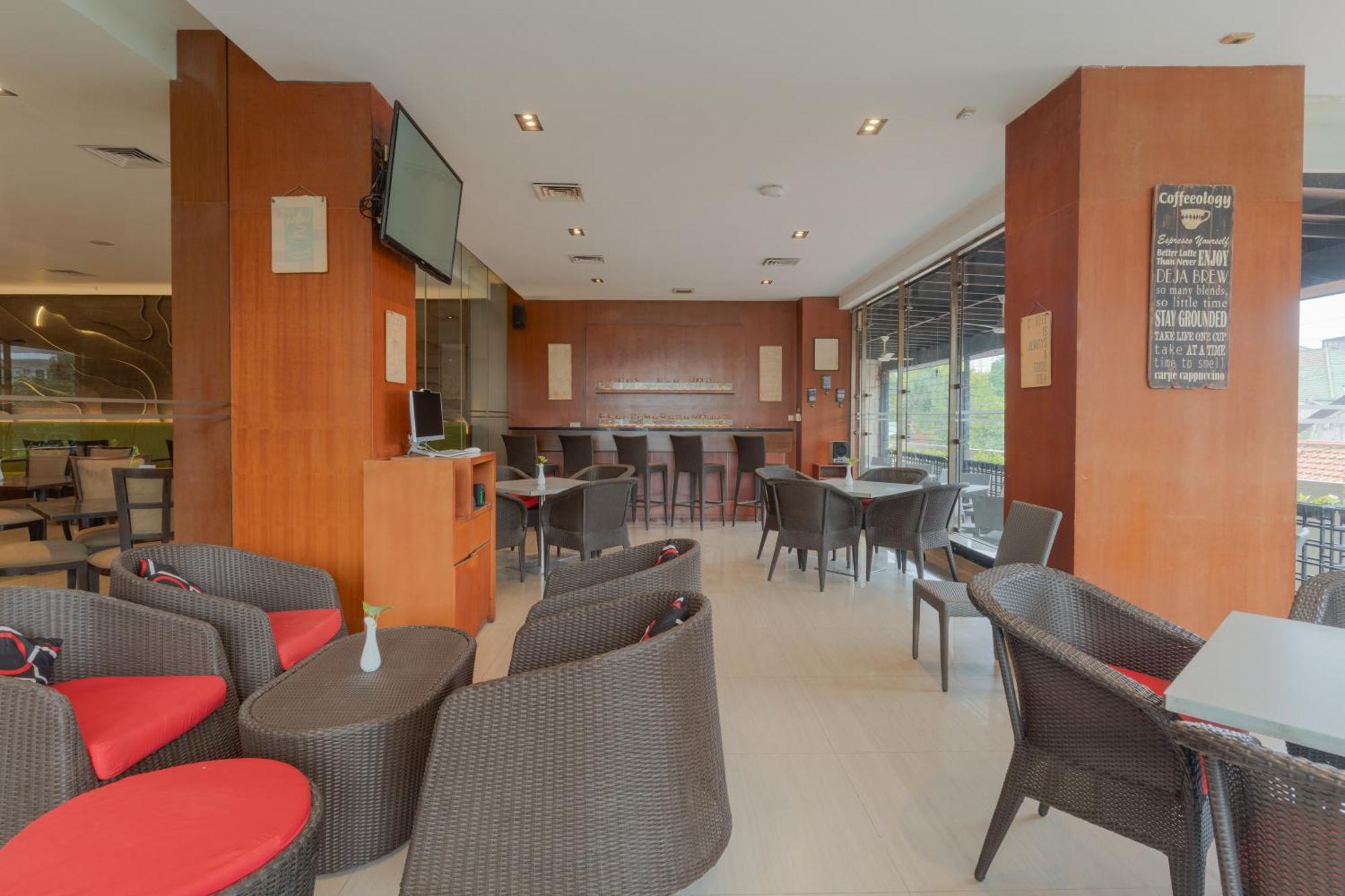 The Capital Hotel Surabaya Ngoại thất bức ảnh