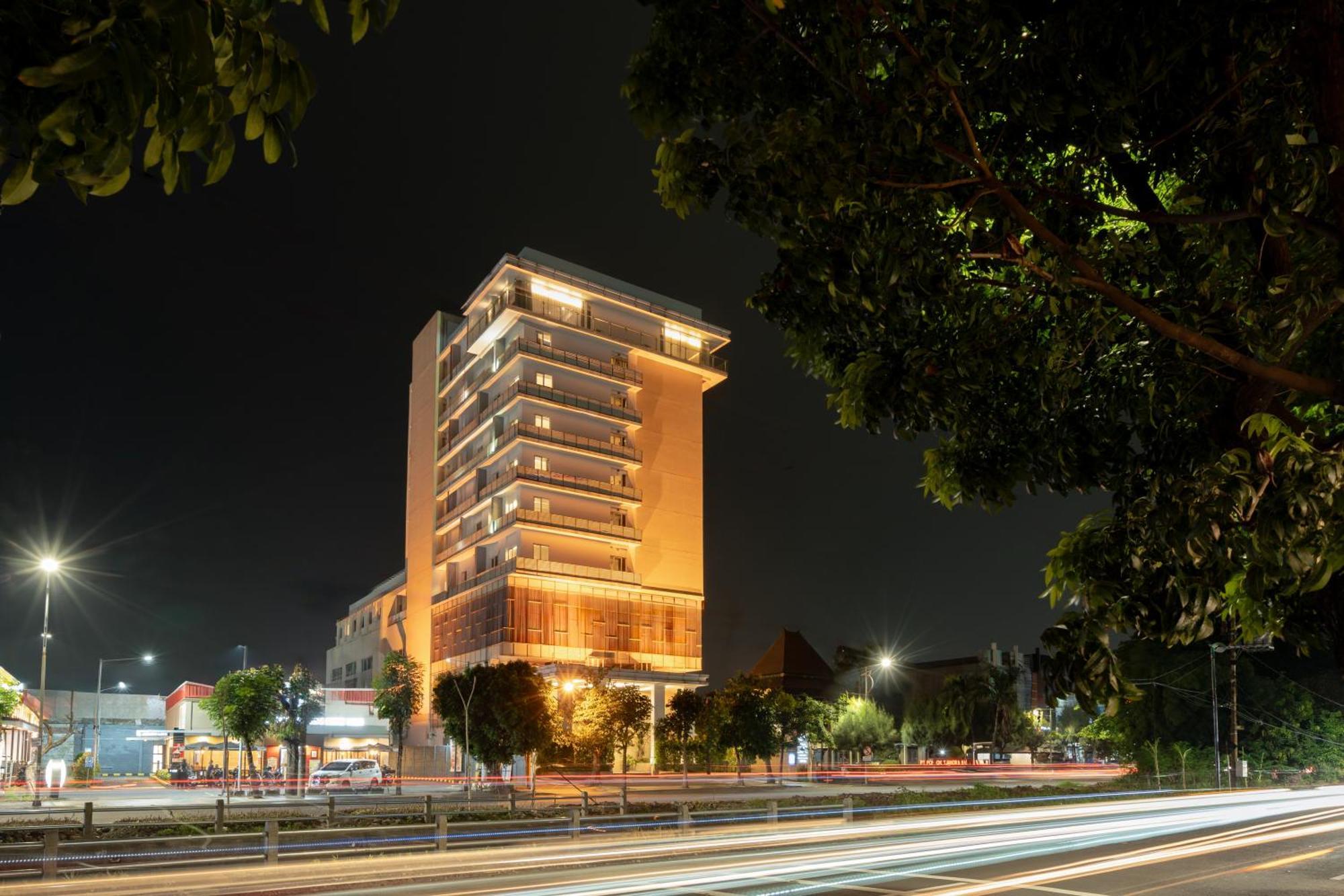 The Capital Hotel Surabaya Ngoại thất bức ảnh