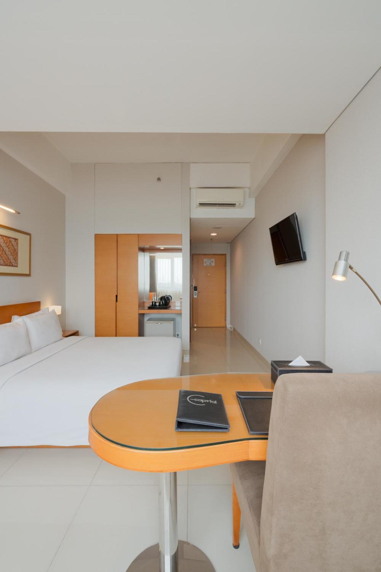 The Capital Hotel Surabaya Ngoại thất bức ảnh