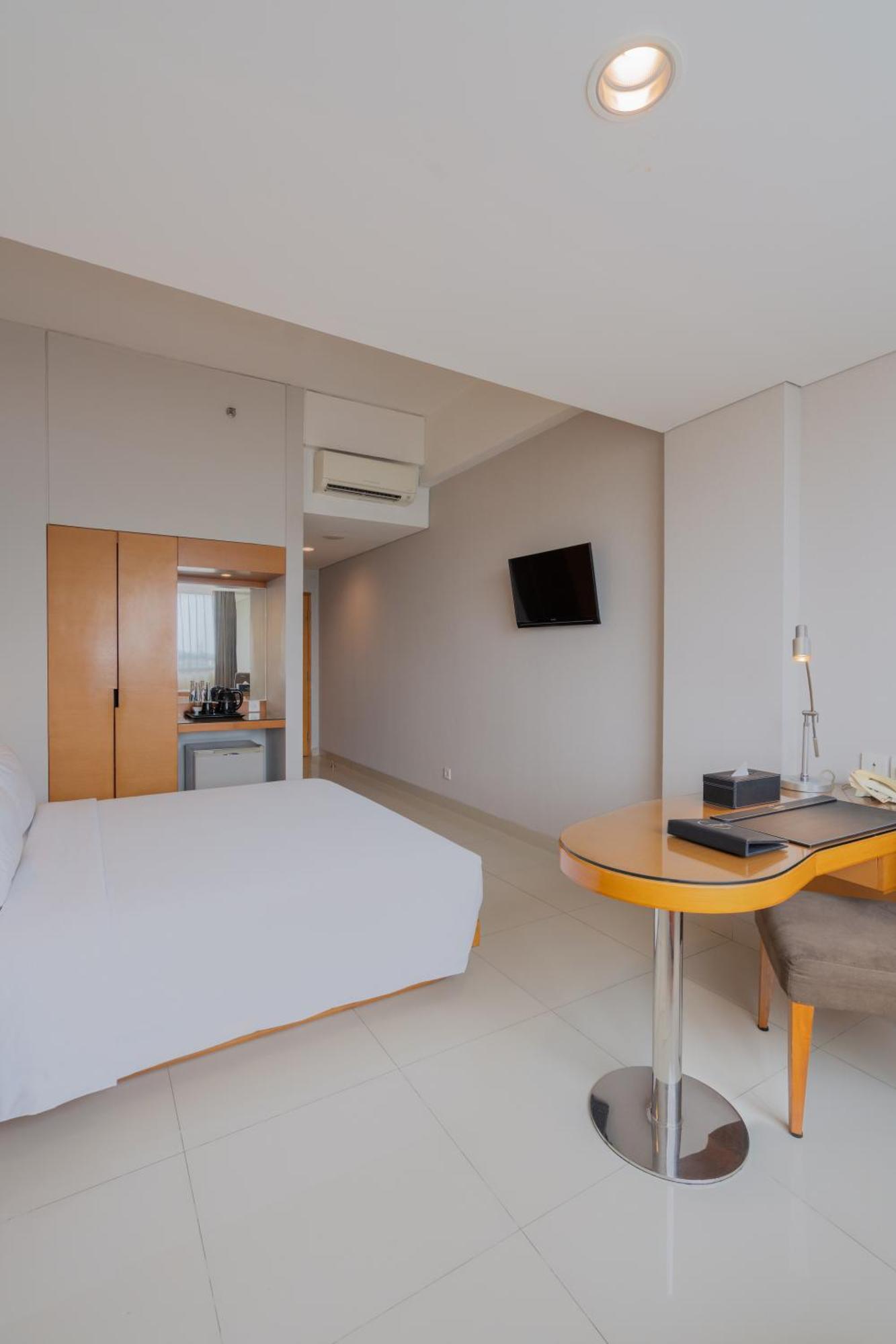 The Capital Hotel Surabaya Ngoại thất bức ảnh