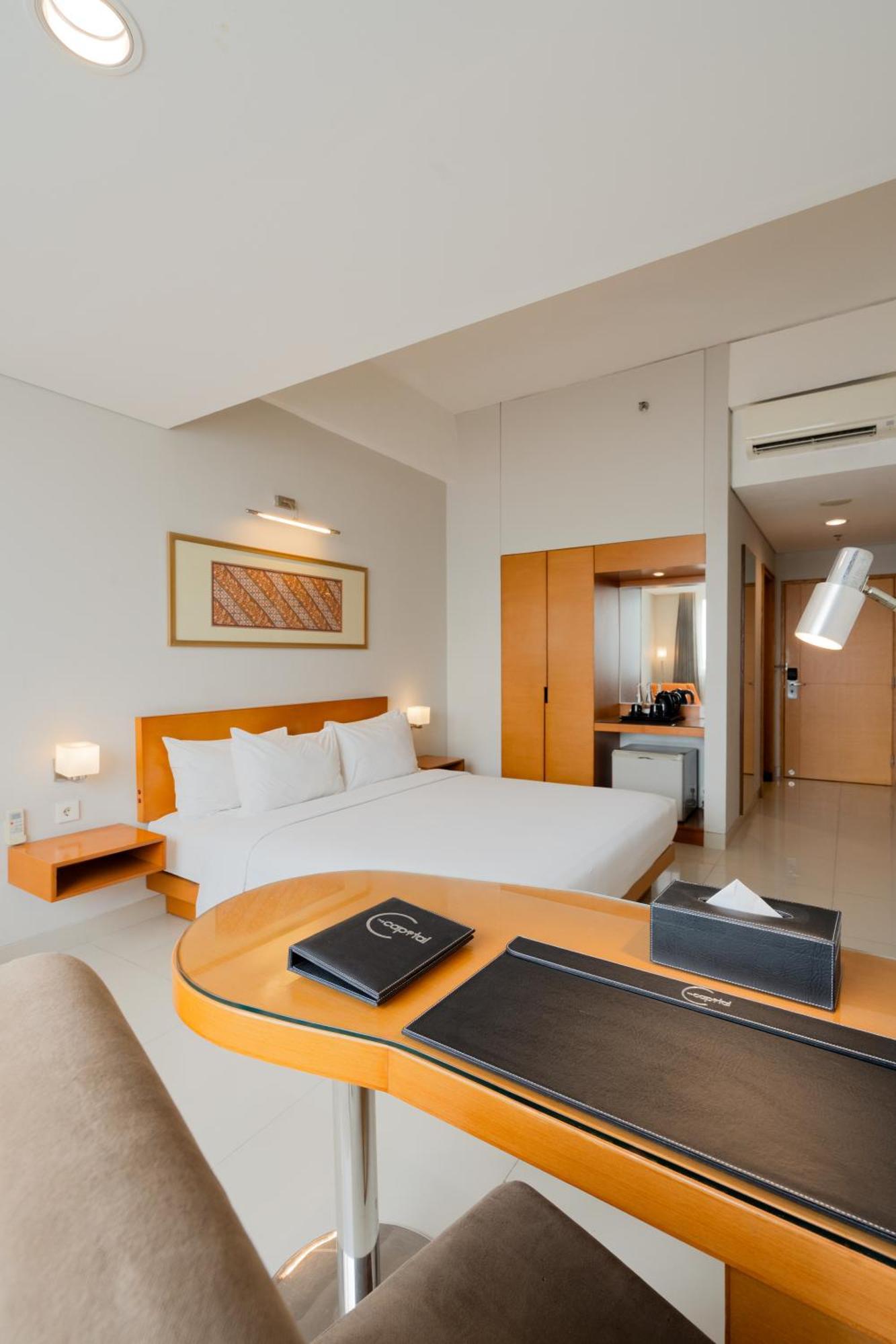 The Capital Hotel Surabaya Ngoại thất bức ảnh