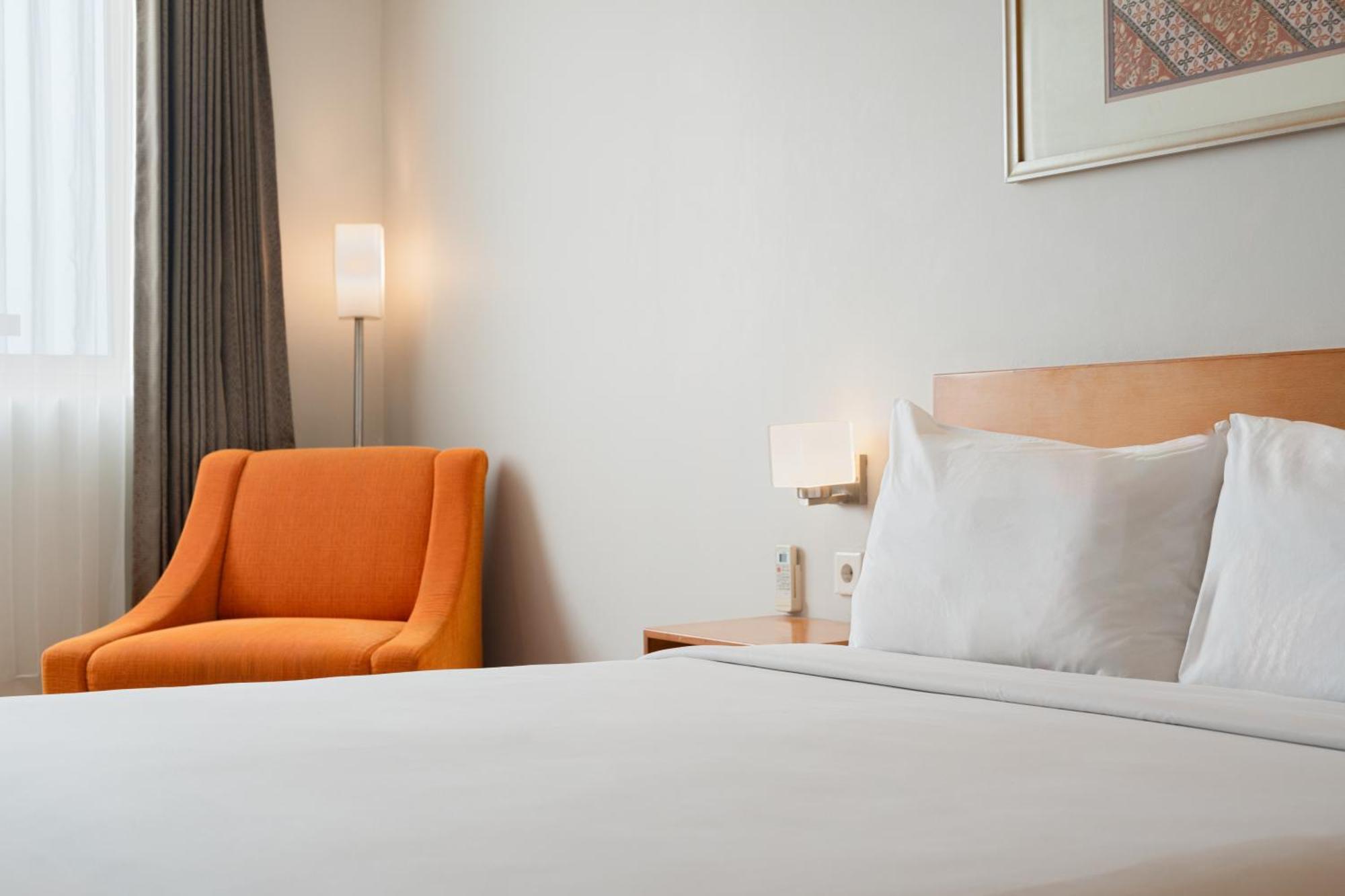 The Capital Hotel Surabaya Ngoại thất bức ảnh