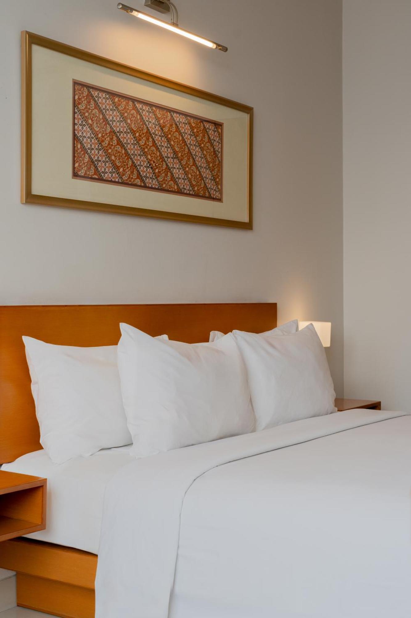 The Capital Hotel Surabaya Ngoại thất bức ảnh